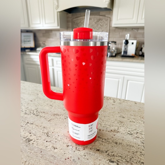 Valentine's Day - Limited Edition - Stanley 40oz with hearts - Picture 3 of 7